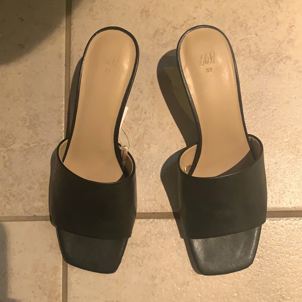 Black heel mules